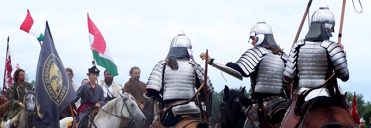 Lovasok avar páncélban / Reiter in der Rüstung des Awaren / Riders in the armour of the Avars