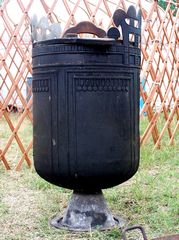 A híres törteli üst / Der berühmte hunnische große Bronzekessel von Törtel / The famous hunnic bronze cauldron from Törtel - 3