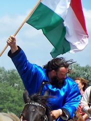 Lovas zászlóviv / Fahnenträger auf Pferd / Flag bearer on horse