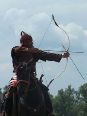A Kassai lovasíjász iskola Varga törzsének bemutatója / Berittene Bogenschütze Vorführung von Varga Stamms der Kassai Schule / Horseback archer presentation of Varga tribe of the Kassai School - 16