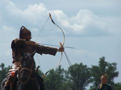 A Kassai lovasíjász iskola Varga törzsének bemutatója / Berittene Bogenschütze Vorführung von Varga Stamms der Kassai Schule / Horseback archer presentation of Varga tribe of the Kassai School - 19