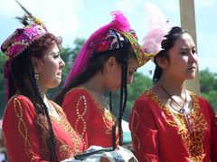 Közép-ázsiai lányok / Mädchen aus Zentralasien / Girls from Central Asia - 1