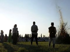 Az ünnepélyes közös szertartás a szertz körül / Die festliche gemeinsame Zeremonie um das Zeremonie-Feuer / The festive common ceremony around the ceremony fire - 12