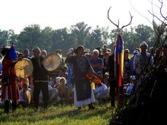 Az ünnepélyes közös szertartás a szertz körül / Die festliche gemeinsame Zeremonie um das Zeremonie-Feuer / The festive common ceremony around the ceremony fire - 13