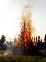 Az ünnepélyes közös szertartás a szertz körül / Die festliche gemeinsame Zeremonie um das Zeremonie-Feuer / The festive common ceremony around the ceremony fire - 26