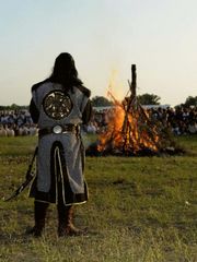 Az ünnepélyes közös szertartás a szertz körül / Die festliche gemeinsame Zeremonie um das Zeremonie-Feuer / The festive common ceremony around the ceremony fire - 27
