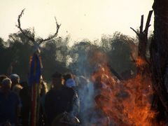 Az ünnepélyes közös szertartás a szertz körül / Die festliche gemeinsame Zeremonie um das Zeremonie-Feuer / The festive common ceremony around the ceremony fire - 33