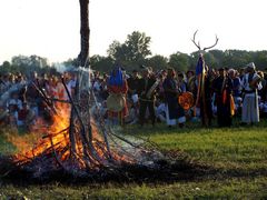Az ünnepélyes közös szertartás a szertz körül / Die festliche gemeinsame Zeremonie um das Zeremonie-Feuer / The festive common ceremony around the ceremony fire - 37