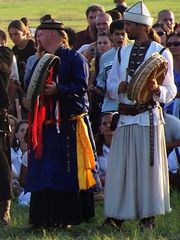 Az ünnepélyes közös szertartás a szertz körül / Die festliche gemeinsame Zeremonie um das Zeremonie-Feuer / The festive common ceremony around the ceremony fire - 38