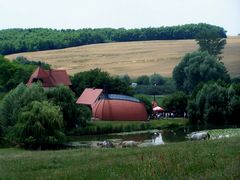 A tó és az épületek / Der Teich mit Gebäuden / The pond with buildings