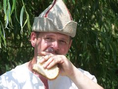 A szakács is megéhezik néha / Der Koch hat auch Hunger / The cook also has hunger