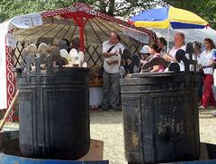 A híres törteli üstök / Die berühmten hunnische Bronzekessel von Törtel / The famous hunnic bronze cauldrons from Törtel - 1