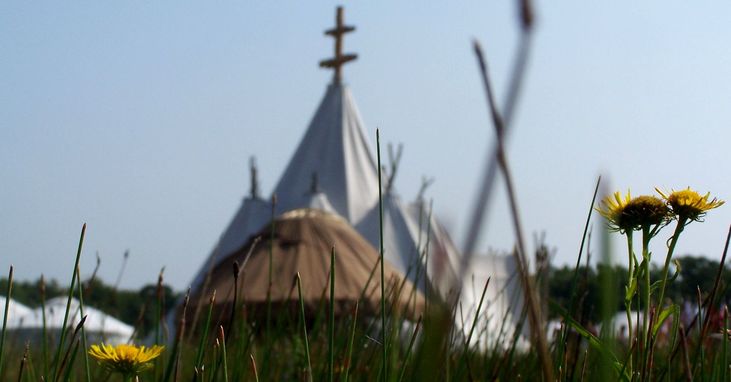 Hétboldogasszony hajléka / Zelt-Kapelle von sieben Müttern des Gottes der alt-ungarischen Mythologie / Tent chapel of seven mothers of the God of the Old-Hungarian mythology