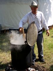 A híres törteli üst és a szakács / Der berühmte hunnische Bronzekessel von Törtel und der Koch / The famous hunnic bronze cauldron from Törtel and the cook - 6