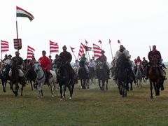 Lovasok háromszori szakrális országkerülése / Dreimal reiten um das Vaterland / Three times ride around the native country - 3