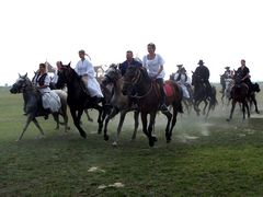 Lovasok háromszori szakrális országkerülése / Dreimal reiten um das Vaterland / Three times ride around the native country - 4