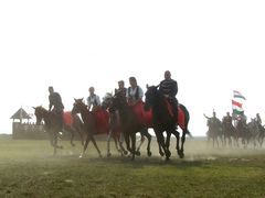 Lovasok háromszori szakrális országkerülése / Dreimal reiten um das Vaterland / Three times ride around the native country - 12