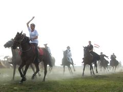 Lovasok háromszori szakrális országkerülése / Dreimal reiten um das Vaterland / Three times ride around the native country - 14