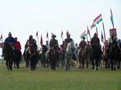 Lovasok háromszori szakrális országkerülése / Dreimal reiten um das Vaterland / Three times ride around the native country - 25