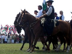Lovasok háromszori szakrális országkerülése / Dreimal reiten um das Vaterland / Three times ride around the native country - 32