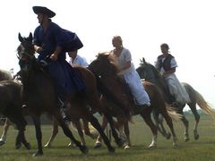 Lovasok háromszori szakrális országkerülése / Dreimal reiten um das Vaterland / Three times ride around the native country - 39