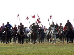 Lovasok háromszori szakrális országkerülése / Dreimal reiten um das Vaterland / Three times ride around the native country - 40