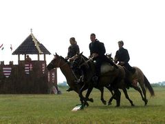Lovasok háromszori szakrális országkerülése / Dreimal reiten um das Vaterland / Three times ride around the native country - 46