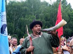 Az íjászokat kürtszó kíséri mindenütt / Die Bogenschützen werden überall mit dem Hornanruf begleitet / The archers are accompanied everywhere with the horn call - 5