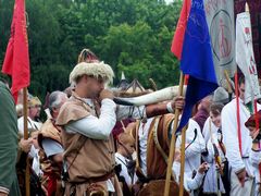 Az íjászokat kürtszó kíséri mindenütt / Die Bogenschützen werden überall mit dem Hornanruf begleitet / The archers are accompanied everywhere with the horn call - 6