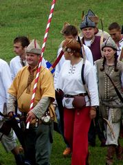 Az íjászok vonulása a ltérre (a "csatamezre") / Die Bogenschützen marschieren zum schießenden Platz (zum "Schlachtfeld") / The archers march to the shooting place (to the "battlefield") - 5