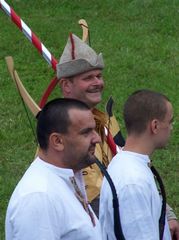 Az íjászok vonulása a ltérre (a "csatamezre") / Die Bogenschützen marschieren zum schießenden Platz (zum "Schlachtfeld") / The archers march to the shooting place (to the "battlefield") - 6