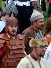 Az íjászok vonulása a ltérre (a "csatamezre") / Die Bogenschützen marschieren zum schießenden Platz (zum "Schlachtfeld") / The archers march to the shooting place (to the "battlefield") - 7