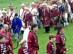 Az íjászok vonulása a ltérre (a "csatamezre") / Die Bogenschützen marschieren zum schießenden Platz (zum "Schlachtfeld") / The archers march to the shooting place (to the "battlefield") - 17