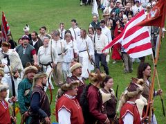 Az íjászok vonulása a ltérre (a "csatamezre") / Die Bogenschützen marschieren zum schießenden Platz (zum "Schlachtfeld") / The archers march to the shooting place (to the "battlefield") - 19