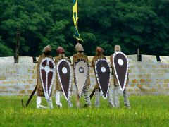 A (szimbolikus) bajor sereg Pozsony várának (szimbolikus) falai eltt / Die (symbolische) bayerische Heer vor dem (symbolische) Burg von Pozsony/Pressburg / The (symbolic) Bavarian army before the (symbolic) castle of Pozsony/Pressburg - 1
