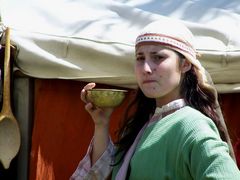 A megfigyel / Die Beobachterin / The observer girl