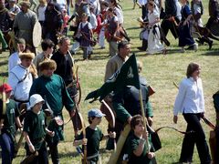 Az íjászok vonulása a ltérre (a "csatamezre") / Die Bogenschützen marschieren zum schießenden Platz (zum "Schlachtfeld") / The archers march to the shooting place (to the "battlefield") - 2