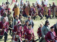 Az íjászok vonulása a ltérre (a "csatamezre") / Die Bogenschützen marschieren zum schießenden Platz (zum "Schlachtfeld") / The archers march to the shooting place (to the "battlefield") - 5