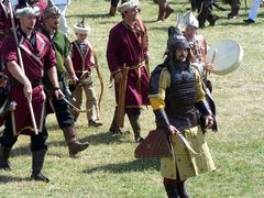 Az íjászok vonulása a ltérre (a "csatamezre") / Die Bogenschützen marschieren zum schießenden Platz (zum "Schlachtfeld") / The archers march to the shooting place (to the "battlefield") - 7