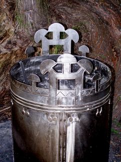 A rdpusztai hun st msolata / Die Nachahmung der hunnische groe Bronzekessel von Radpuszta / The copy of the hunnish cauldron of Radpuszta