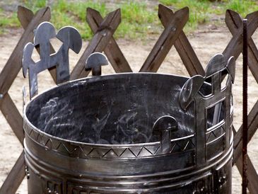 A rdpusztai hun st msolata / Die Nachahmung der hunnische groe Bronzekessel von Radpuszta / The copy of the hunnish cauldron of Radpuszta