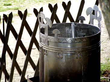 A rdpusztai hun st msolata / Die Nachahmung der hunnische groe Bronzekessel von Radpuszta / The copy of the hunnish cauldron of Radpuszta