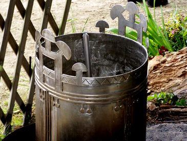 A rdpusztai hun st msolata / Die Nachahmung der hunnische groe Bronzekessel von Radpuszta / The copy of the hunnish cauldron of Radpuszta