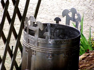 A rdpusztai hun st msolata / Die Nachahmung der hunnische groe Bronzekessel von Radpuszta / The copy of the hunnish cauldron of Radpuszta