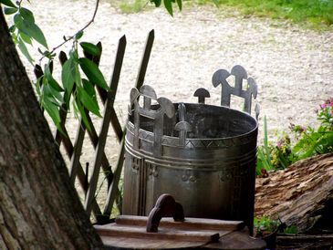 A rdpusztai hun st msolata / Die Nachahmung der hunnische groe Bronzekessel von Radpuszta / The copy of the hunnish cauldron of Radpuszta