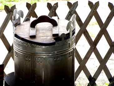A rdpusztai hun st msolata / Die Nachahmung der hunnische groe Bronzekessel von Radpuszta / The copy of the hunnish cauldron of Radpuszta