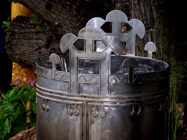 A rdpusztai hun st msolata / Die Nachahmung der hunnische groe Bronzekessel von Radpuszta / The copy of the hunnish cauldron of Radpuszta