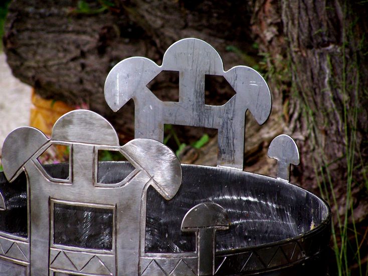 A rdpusztai hun st msolata / Die Nachahmung der hunnische groe Bronzekessel von Radpuszta / The copy of the hunnish cauldron of Radpuszta