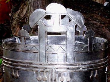 A rdpusztai hun st msolata / Die Nachahmung der hunnische groe Bronzekessel von Radpuszta / The copy of the hunnish cauldron of Radpuszta