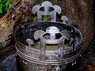 A rdpusztai hun st msolata / Die Nachahmung der hunnische groe Bronzekessel von Radpuszta / The copy of the hunnish cauldron of Radpuszta